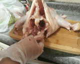 Foto del paso 1 de la receta: Pollo relleno deshuesado