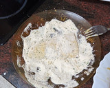 Foto del paso 3 de la receta: Chuletas de merluza frita con papas arrugás y mojo de pimiento