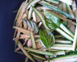 A picture of step 2 of Spaghetti with Fresh Anchovies, Zucchini, and Toasted Breadcrumbs.