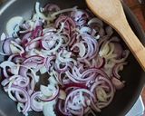 Pas rețetă Ficăței de pui cu ceapă și legume la cuptor 1 fotografie