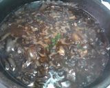 Foto del paso 3 de la receta Higado de cordero con cebolla confitada al vino dorado