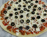 Foto del paso 8 de la receta: Pizza de soja texturizada, queso y aceitunas
