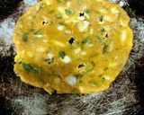 A picture of step 2 of Maharastrian Methi Thalipeeth.