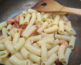 Foto del paso 3 de la receta: Pasta con marisco y Albariño