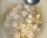 Foto langkah ke 3 dari resep Goong Thod Kratiem (Udang Goreng Bawang Putih).