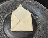 A picture of step 3 of Flower Samosa.