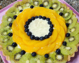 Foto del paso 14 de la receta: Tarta frutal con crema diplomata 🥝🍑🍓🫐 Kiwi, durazno, frutilla y arándanos
