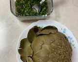 Une image de l'étape 2 de Artichaut avec sa vinaigrette aromatisée, ciboulette et persil du jardin.
