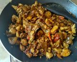 Foto langkah ke 6 dari resep Ayam bumbu Pedas bawang.