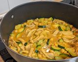 Foto del paso 5 de la receta Pollo con calabacín y garbanzos a la cerveza con especias Ras el Hanout