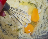 Foto del paso 4 de la receta: Pink magdalenas con relleno de choco blanco