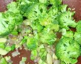 A picture of step 2 of Broccoli Almond Soup.