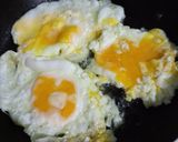 Foto langkah ke 5 dari resep Nasi Telur Ceplok Ala Ayong 999 Pontianak.