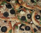 صورة لخطوة 5 من وصفة ميني بيتزا😋🍕