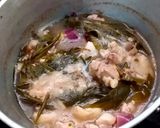 รูปขั้นตอนการทำที่ 5 ของ ไก่ต้มใบชะมวง