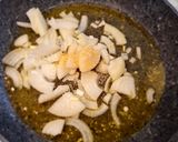Foto del paso 3 de la receta: Filetes de cerdo en salsa de tomate y pimientos con patatas