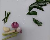 Foto langkah ke 1 dari resep Nasi Liwet Daun Jeruk.