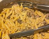 A picture of step 6 of Steak & Blue cheese pasta.