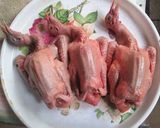 Hình bước làm 1 của món Chim chiên thuốc bắc