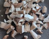 Foto del passaggio 2 della ricetta Riso basmati, piselli, funghi e uova