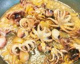 Foto del paso 3 de la receta: Pulpitos al ajillo con alubias blancas