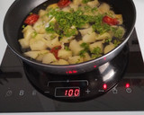 Foto del paso 2 de la receta: Comida caliente día 2>Primero>Patatas con chorizo