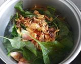 Foto langkah ke 3 dari resep Sayur Bening Bayam Wortel.
