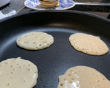 Foto del paso 4 de la receta: Como hacer mini tortitas exprés ¡Mateo cumple 3! 🥞🎉