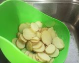 A picture of step 3 of Lyonnaise potatoes.
