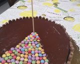 Foto del passaggio 5 della ricetta Gravity cake Smarties