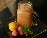 Foto del paso 2 de la receta: Agua fresa-yaba mentolada😍