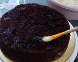 Foto langkah ke 7 dari resep Kue Ulang Tahun Sederhana (Simple Birthday Cake).