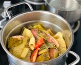 Hình bước làm 4 của món Cá Chép Om Dưa Cải Chua