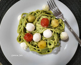 Foto del paso 6 de la receta: Spaghetti al pesto de rúcula y nueces con cherrys y mozzarella