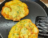 Foto del passaggio 3 della ricetta Rosti di zucchine e verdure miste saltate