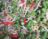 Foto langkah ke 3 dari resep Tumis buncis dan toge sederhana.