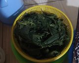 Foto langkah ke 1 dari resep Sayur santan pucuk ubi/daun singkong.