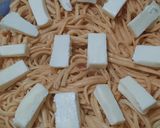 Foto del paso 1 de la receta: Fideos 3 quesos (sin salsa)