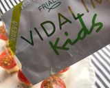 Foto del paso 4 de la receta: Pinchos de queso y tomatitos cherry con Vidalim kids, para mis peques