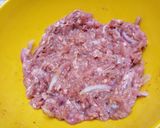 A picture of step 1 of Pan grilled minced beef.