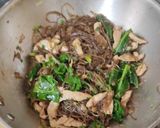 Foto langkah ke 9 dari resep Soun Hitam Goreng.