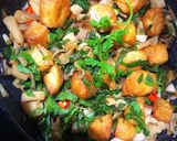 Hình bước làm 4 của món Đậu nấm xúc bánh đa