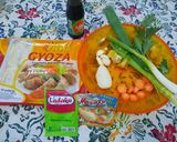 Foto langkah ke 1 dari resep Soup Gyoza.