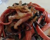 Foto del passaggio 4 della ricetta Fettuccine di rapa rossa di semola rimacinata con cimette di rapa