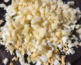 Foto del paso 2 de la receta: Canastitas de verdeo, queso y huevo