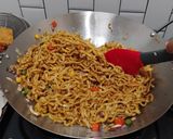 Foto langkah ke 6 dari resep Mie Goreng Jawa.