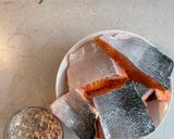 Hình bước làm 1 của món Cá Hồi Kho