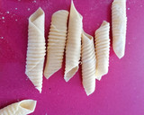 Foto del paso 5 de la receta: Pasta fresca garganelli al ajillo y cúrcuma