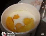 噴汁的蘑菇捲蛋早餐的食譜步驟4照片