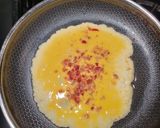 Foto del paso 5 de la receta: Omeleta de huevo con Verdolagas, tocino y salsa de tomate tatemada
